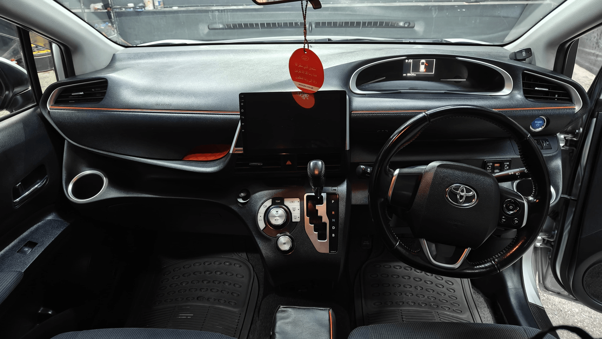Professional Car Detailing in Lahore – 8 Services for Every Need